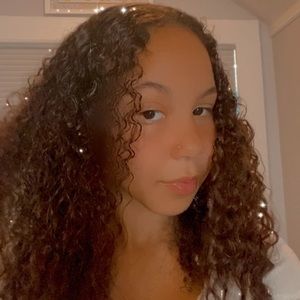 Meet your Posher, Juliana